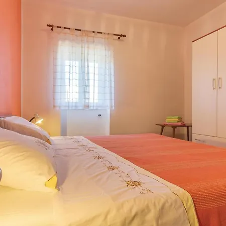 Casa vacanze Beautiful In With Wifi Ližnjan